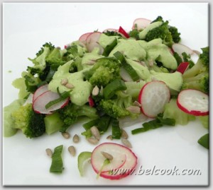 Салат из брокколи и редиса
